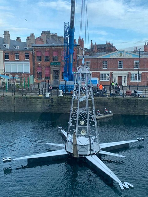 Oracle-art-installation-into-Prince’s-Dock-for-a-maritime-festival-hird-lifting