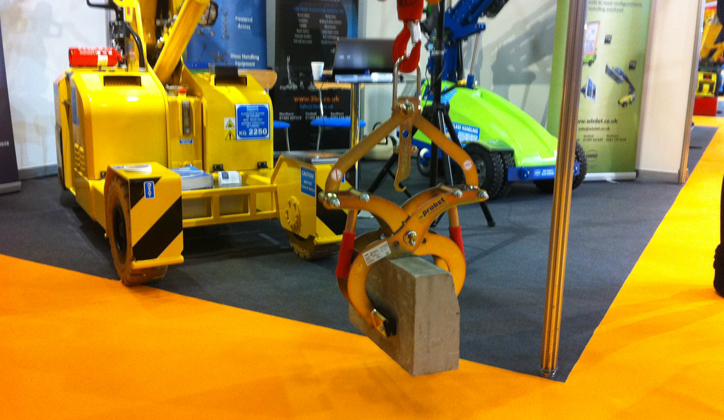 Attachments for mini cranes – the right tool for the job
