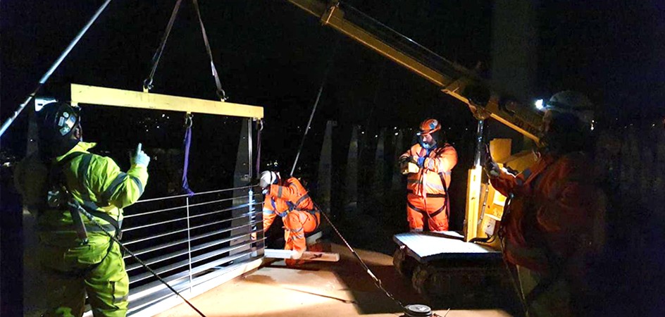 Night-time bridge building reveals enlightened lifting operation