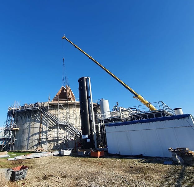 Mobile crane team backs digester membrane installation
