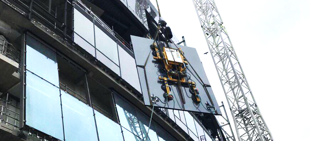 What a glass lift! Hird vacuum lifter impresses at new stadium