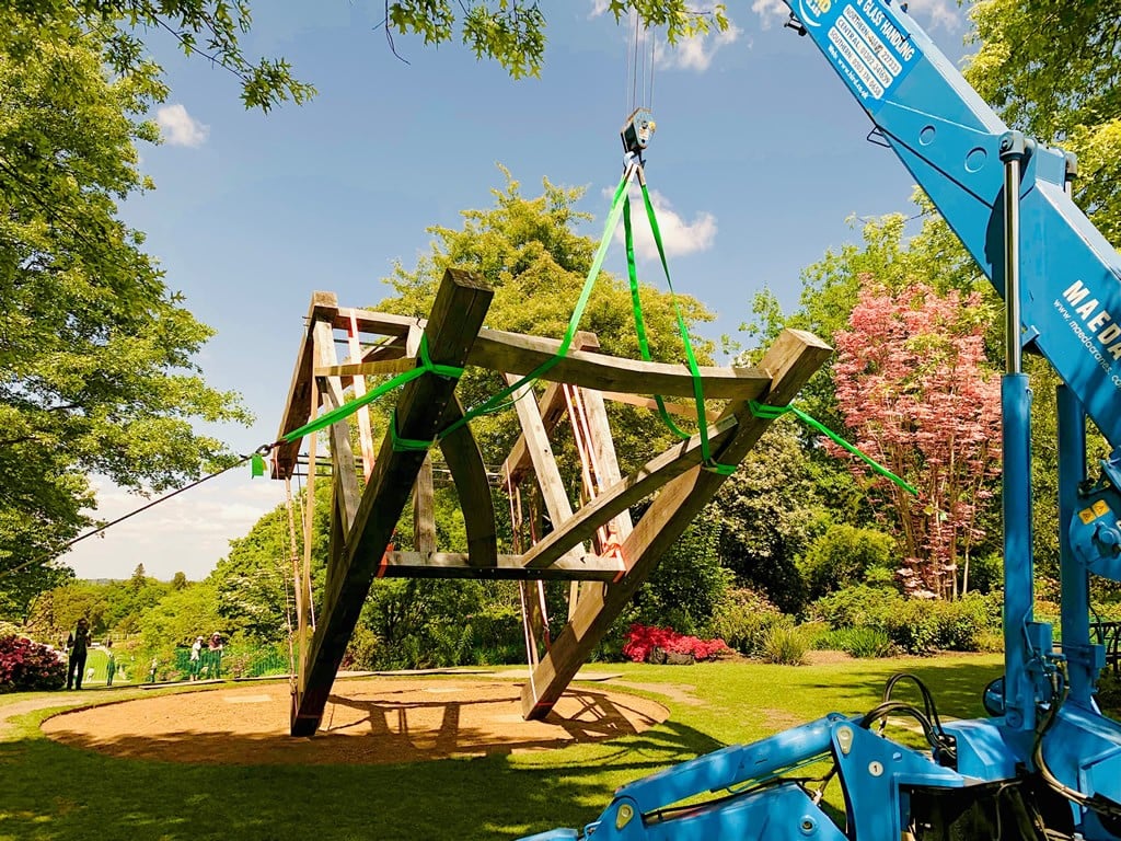 Smart mini crane lift puts Giant’s Chair on its feet