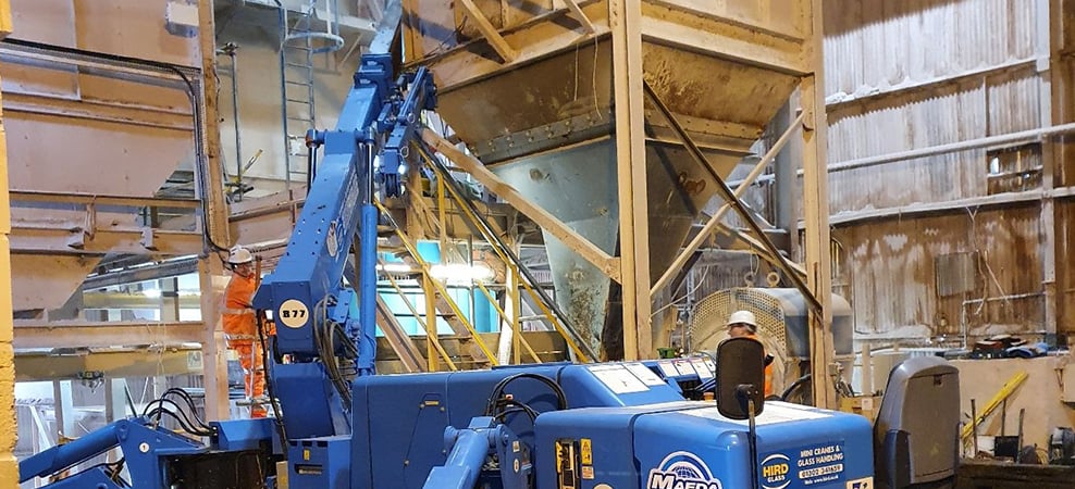 Mini crane lift at quarry demonstrates Maeda advantage
