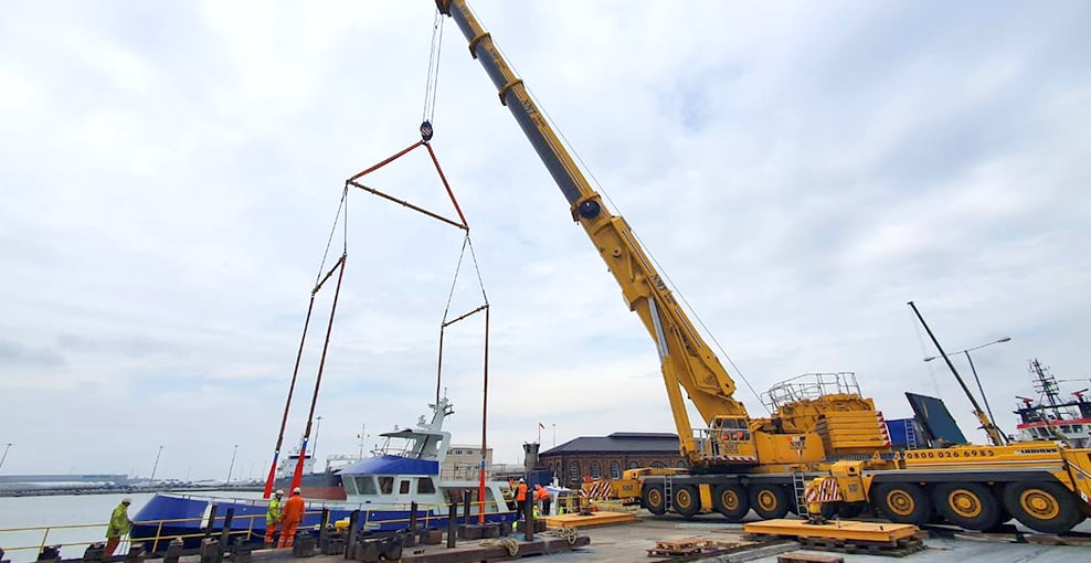 150t trawler yacht - crane contract lift-2
