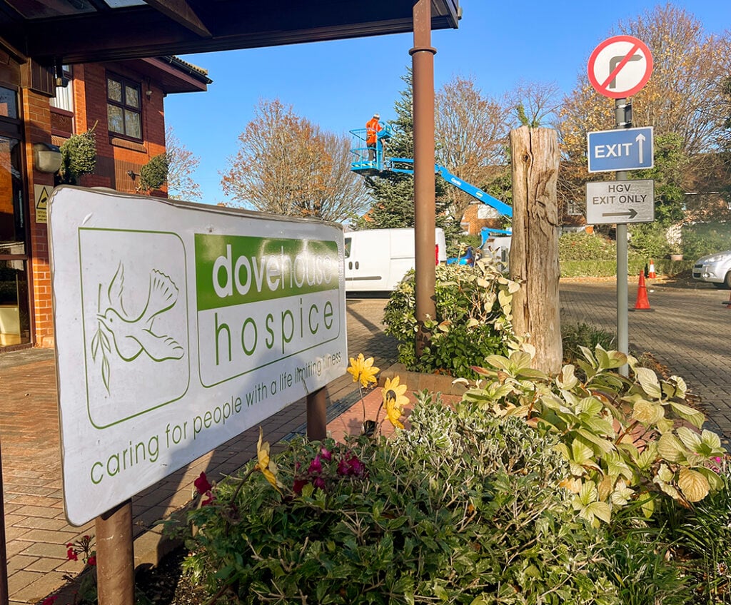 Hird-Supporting-Dove-House-Hospice-Care-Christmas-Tree-Install