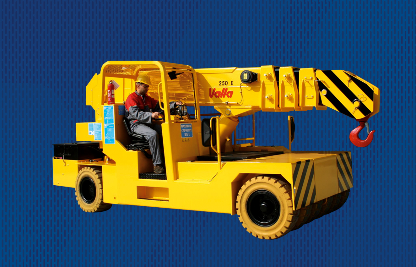 Hird purchases 25ton Pick and Carry crane