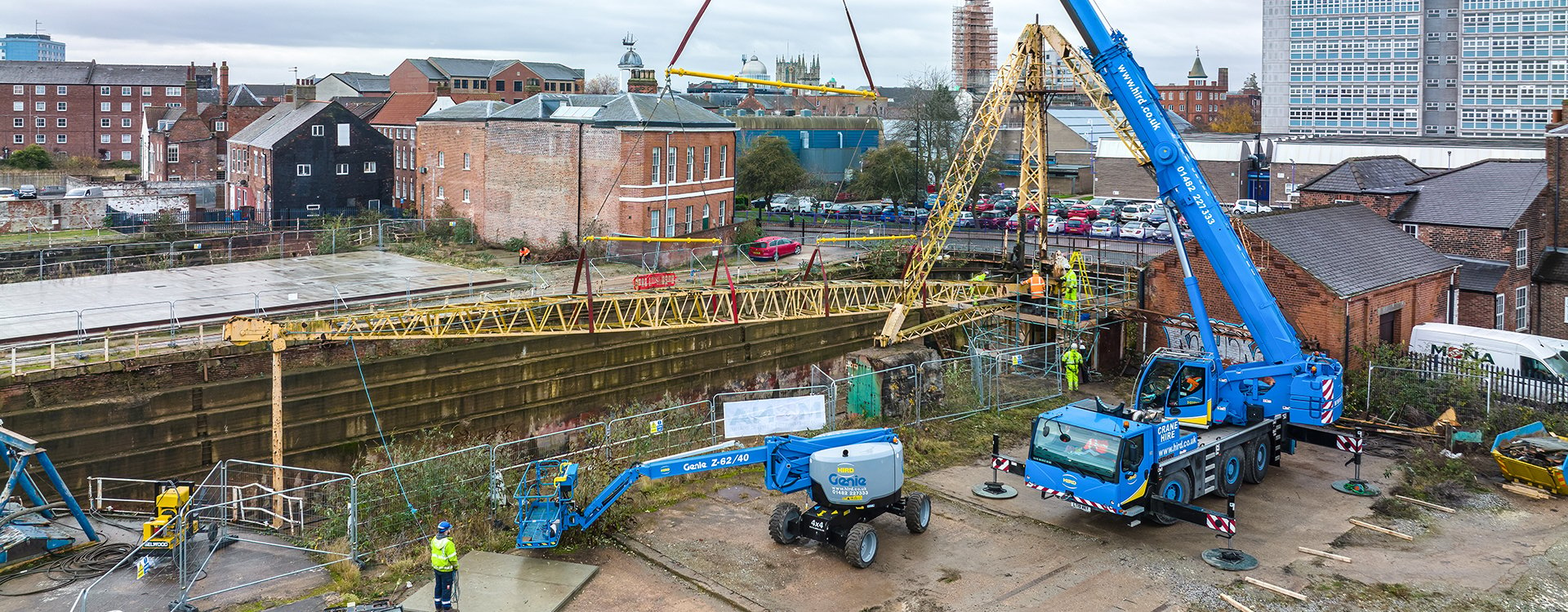 powered access boom and mobile crane contract lifting