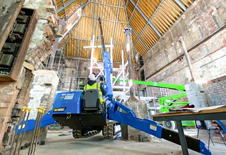 Historic building gets a lift with Maeda spider crane hire