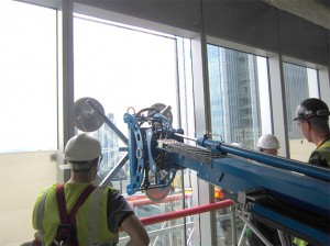 winlet_glazing_robot_glass_into_position