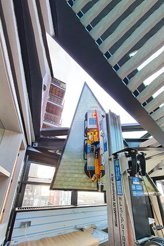 Wienold-WLU-glass-manipulator-and-counterbalance-floor-crane