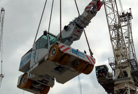 Valla mini crane drops in to support Underground extension