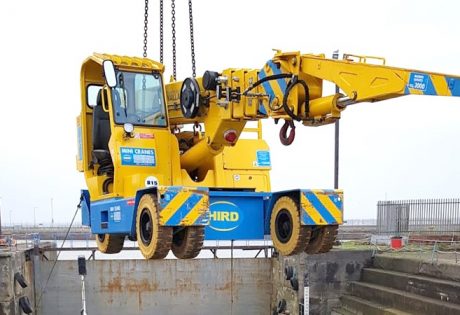 Valla crane proves its ship-shape for boat repair lift