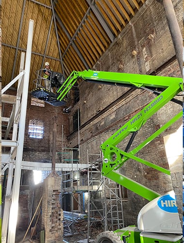 niftylift hr21N 4x4 bi energy boom working in a confined space
